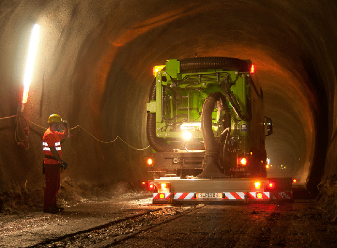 Tunnelreinigung mit Saugbagger